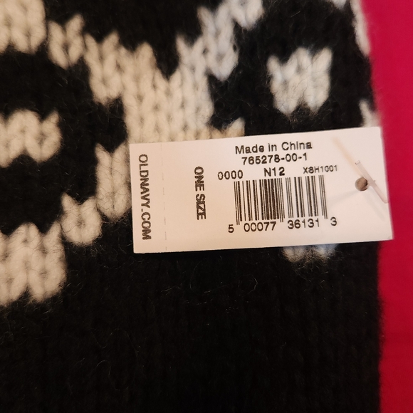 Old Navy Womens Hat and Mittens - Picture 6 of 7